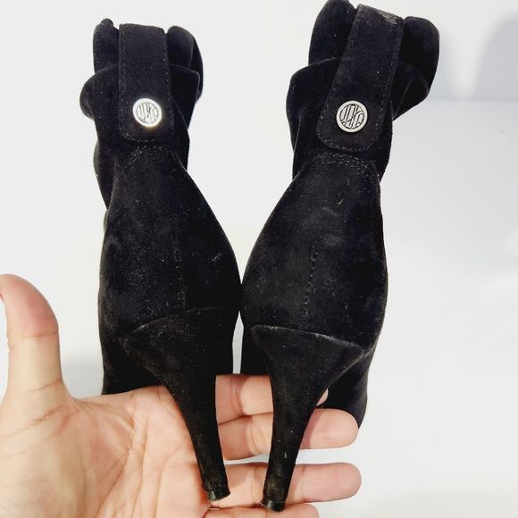 Unise slip on black velvety  highheel boots size 8m - Picture 6 of 11